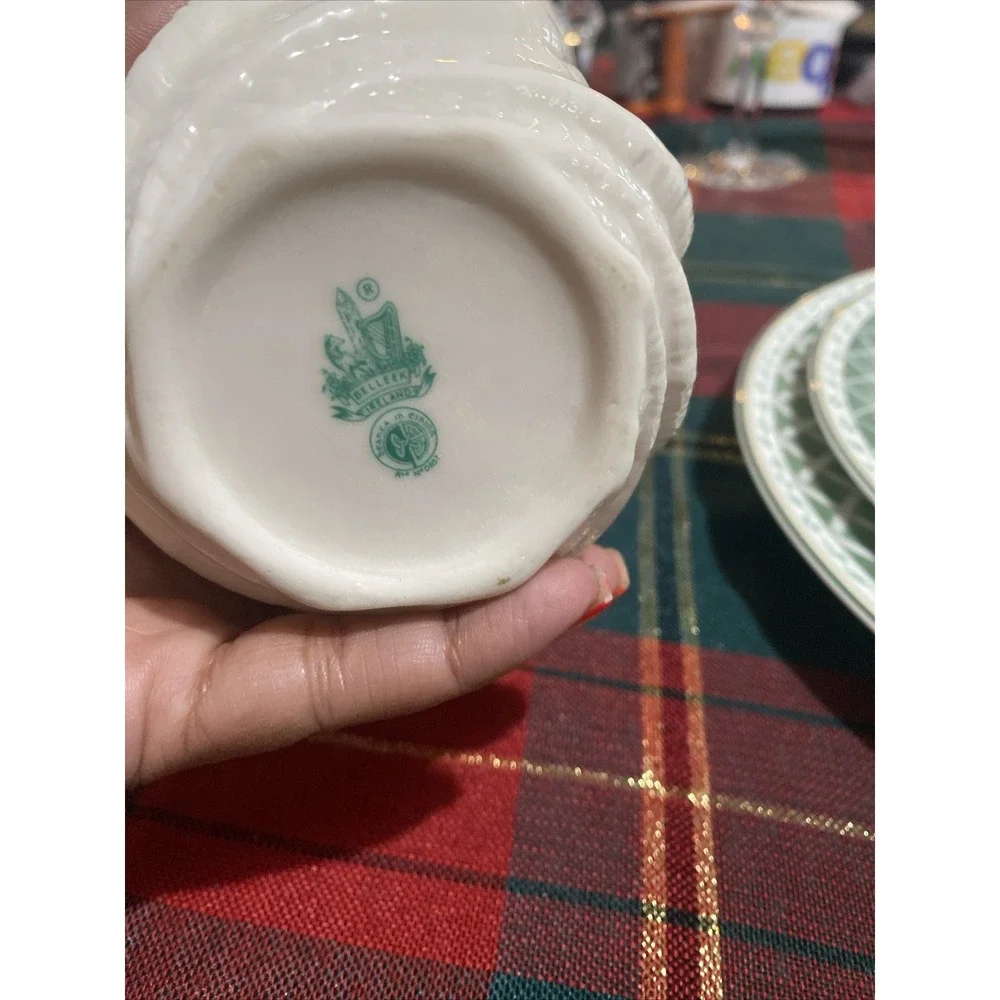 Belleek Ivory Yellow Lustre Finish Swirled Shell Pouch Vase Pot Bowl (5th Mark)‎
